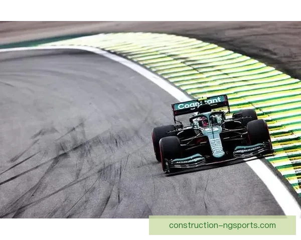 F1新赛季车队博弈升级冠军之争再起风云引爆全球车迷热议焦点 F1新赛季车队博弈升级冠军之争再起风云引爆全球车迷热议焦点