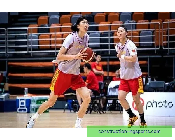 中国篮球队迎战欧洲劲旅 备战世界杯全力以赴展现新面貌