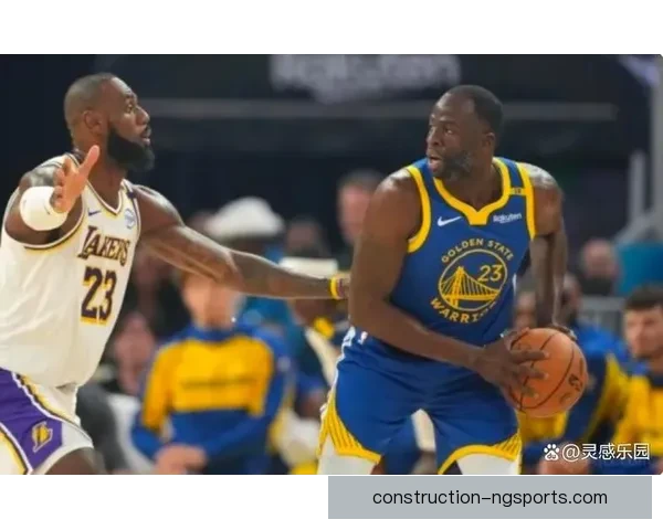 湖人队迎战勇士冲击季后赛席位 詹姆斯与库里再次对决引关注