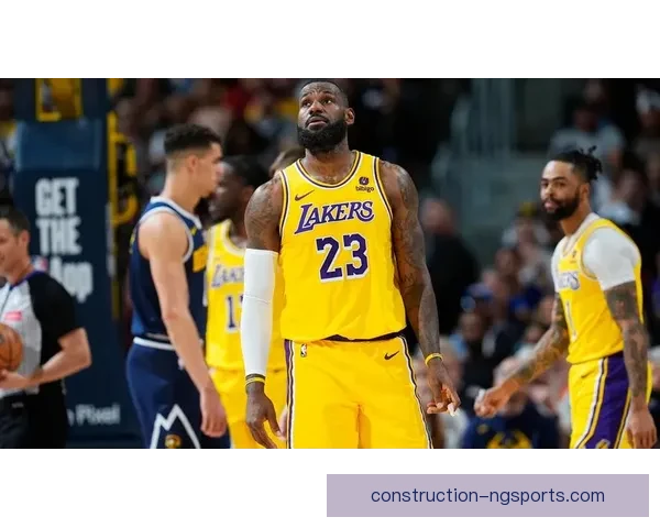 詹姆斯关键时刻发力湖人险胜掘金连胜势头强劲