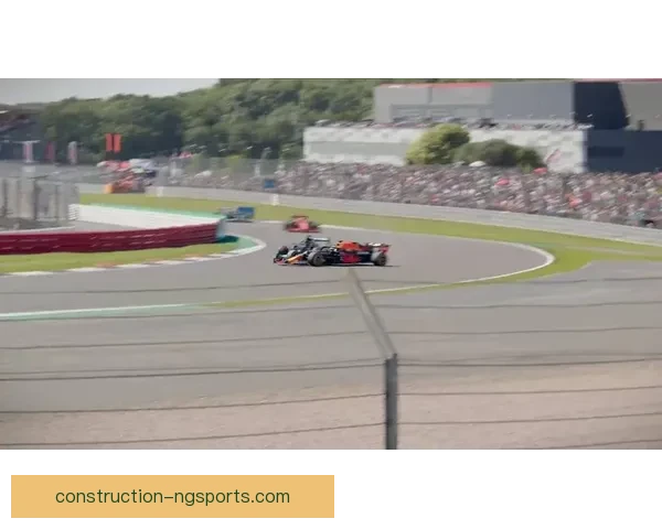 F1新赛季揭幕战精彩纷呈 维斯塔潘与汉密尔顿展开激烈争夺