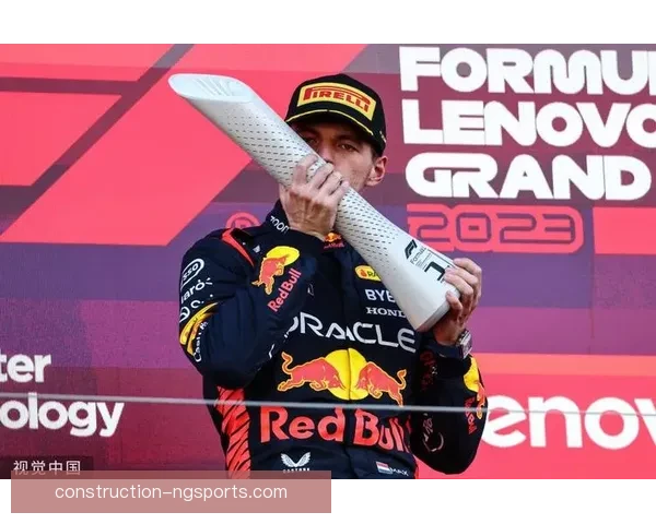 F1赛季最新动态：维斯塔潘再度夺冠 红牛车队实力统治赛场
