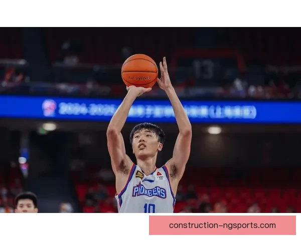 中国男篮逆袭战胜澳大利亚晋级世界杯四强 杨鸣带领队员展现顽强拼搏精神