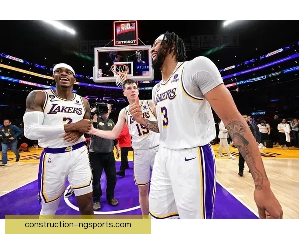 湖人新赛季阵容调整引发热议球迷期待球队重返巅峰